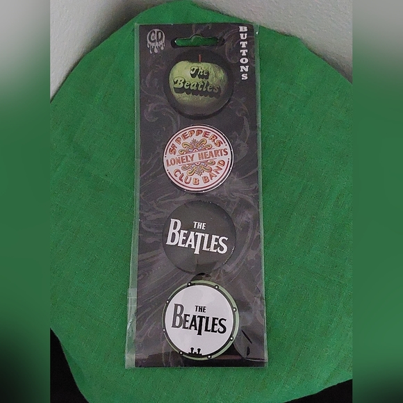 The Beatles set of 4 Pin Back Buttons 1.25 " New on card 2011 - Picture 6 of 7
